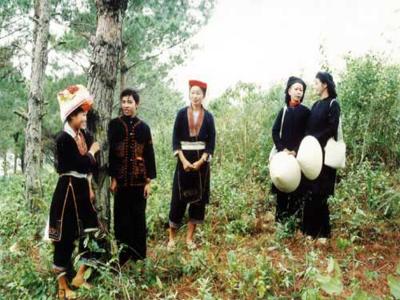 របៀបរស់នៅក្នុងគ្រួសាររបស់ជនជាតិ San Chi